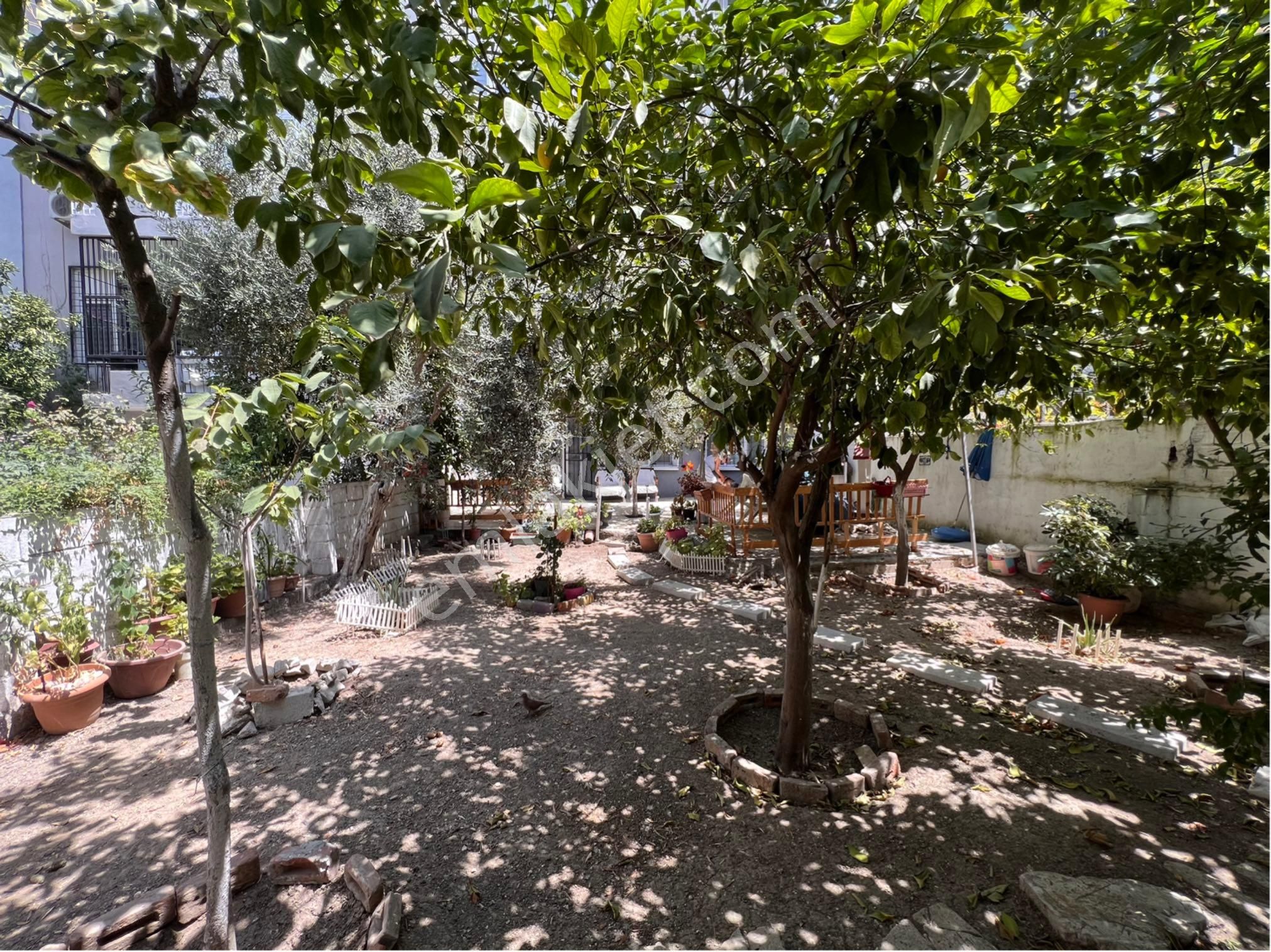 Şehrin Göbeğinde Geniş Bahçeli 2+1 70+100m2 Bahçe Satılık Daire