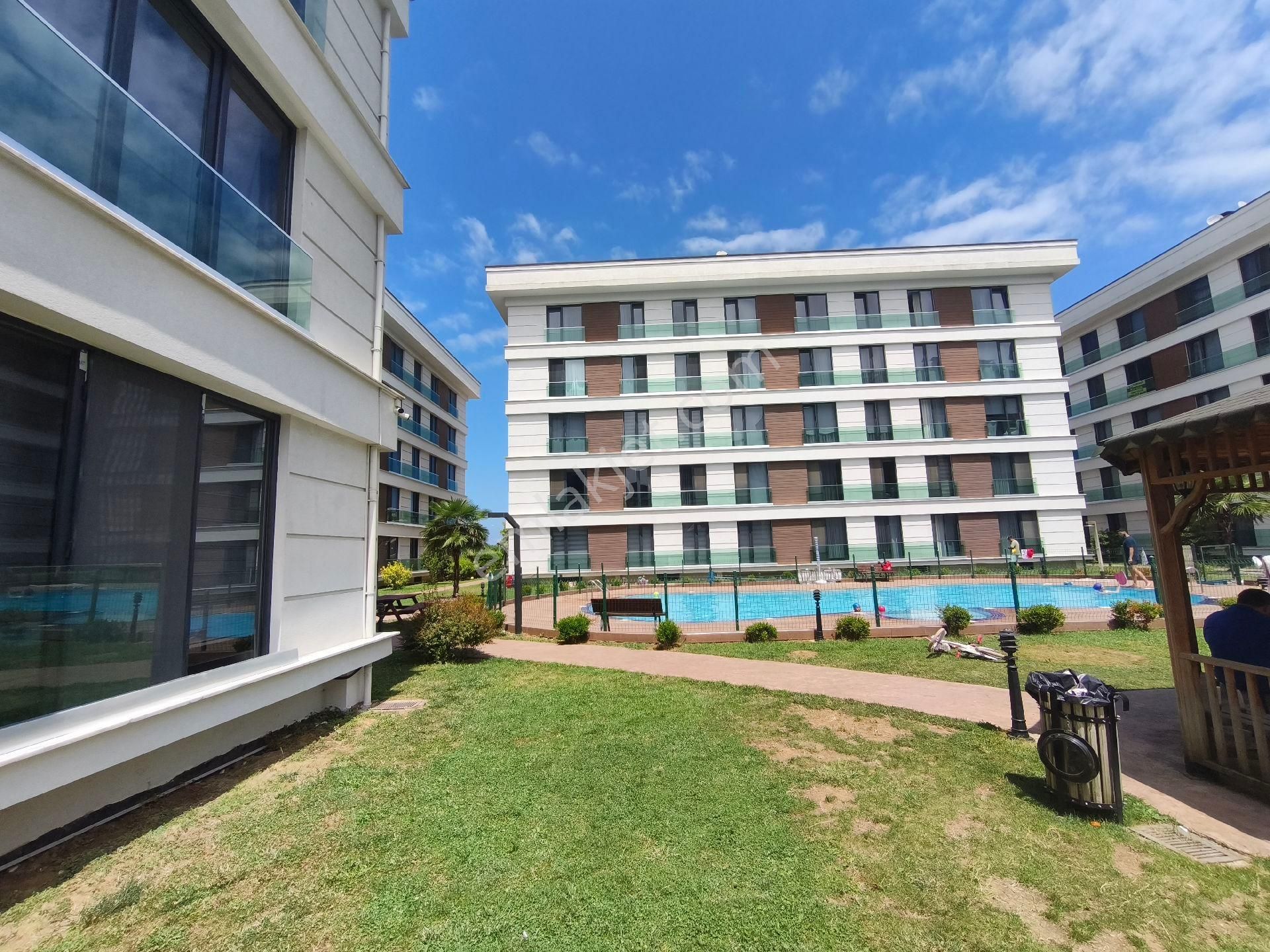Cumhuriyet Mahallesi Deniz Tarafı Havuzlu Site 3+1 Kiralık Daire