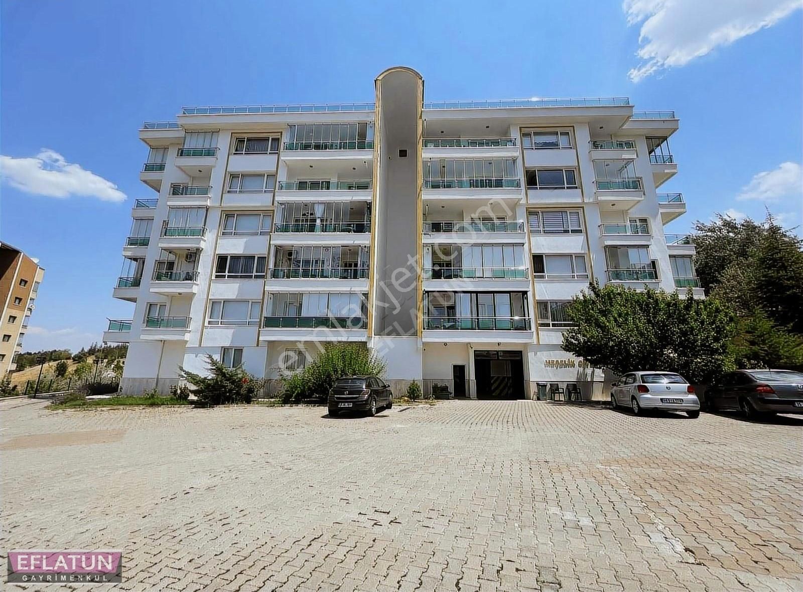 Türkkonut Yapılı 4+1 Satılık Daire