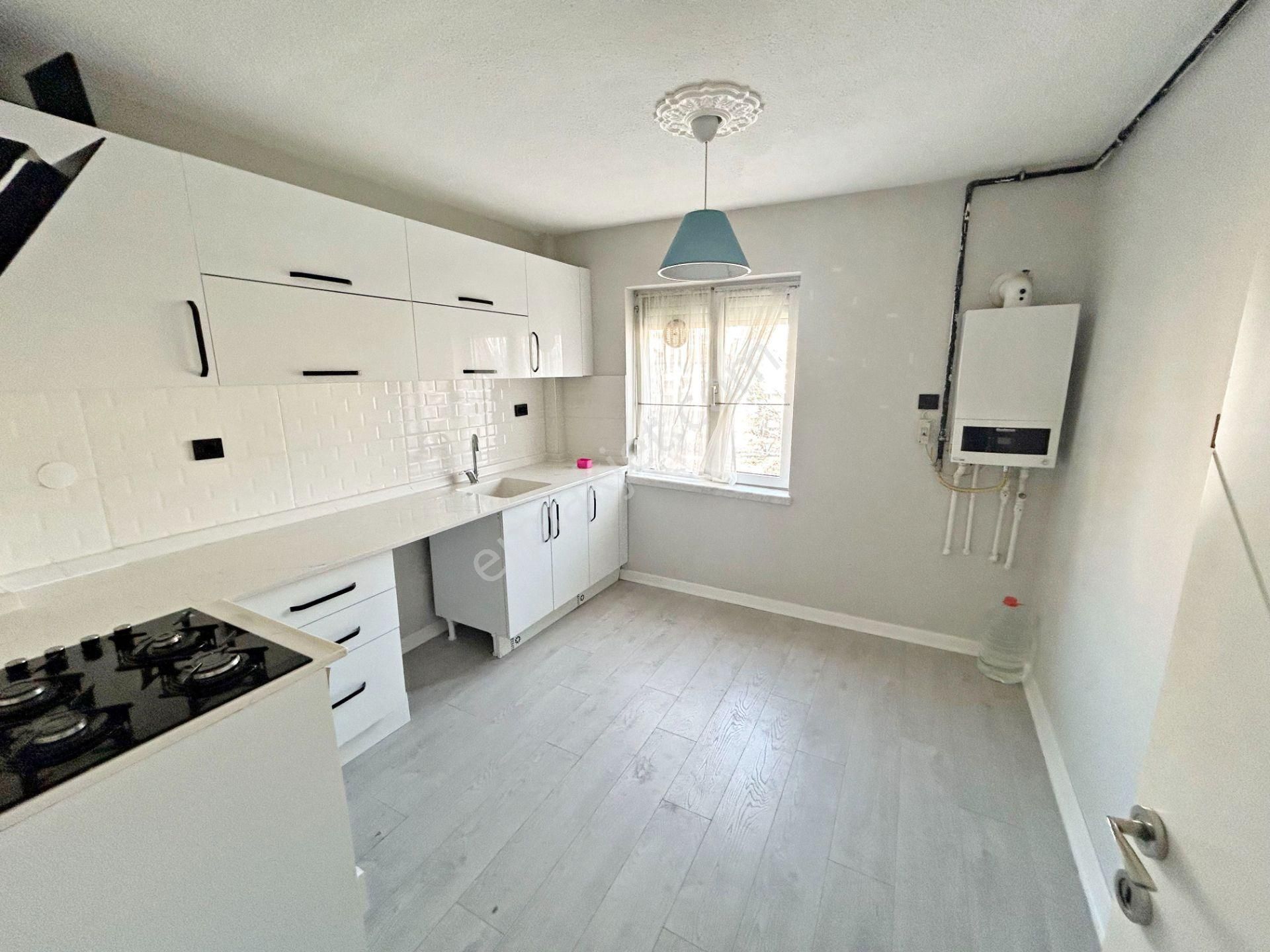 3+1 Ayvalı Cad Üzeri 1.kat Konumunda Cepheleri Açık Yapılı - Görsel 2