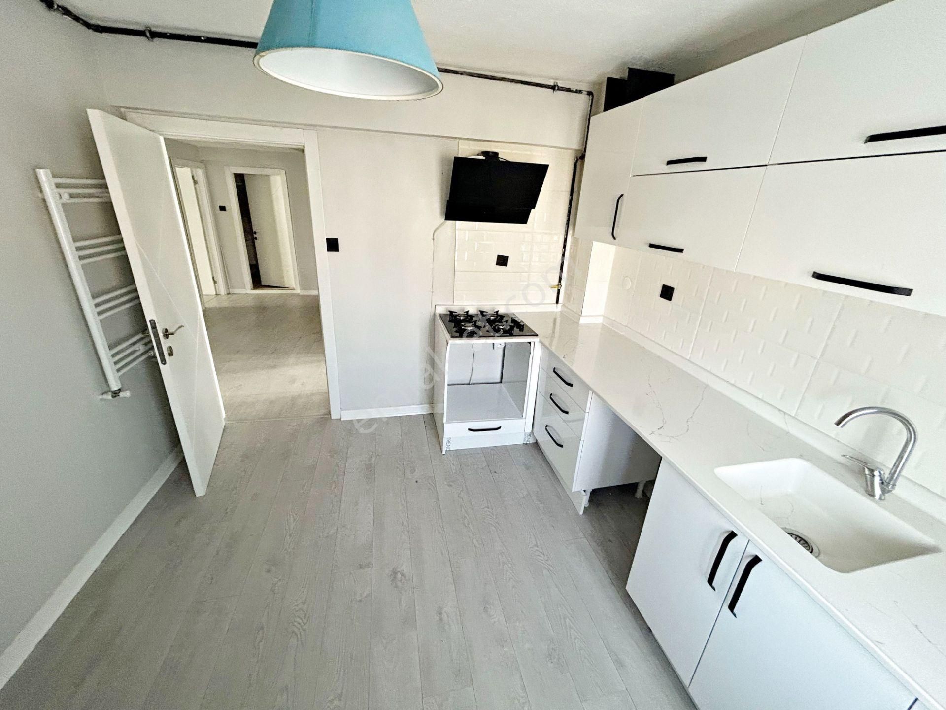 3+1 Ayvalı Cad Üzeri 1.kat Konumunda Cepheleri Açık Yapılı - Görsel 4