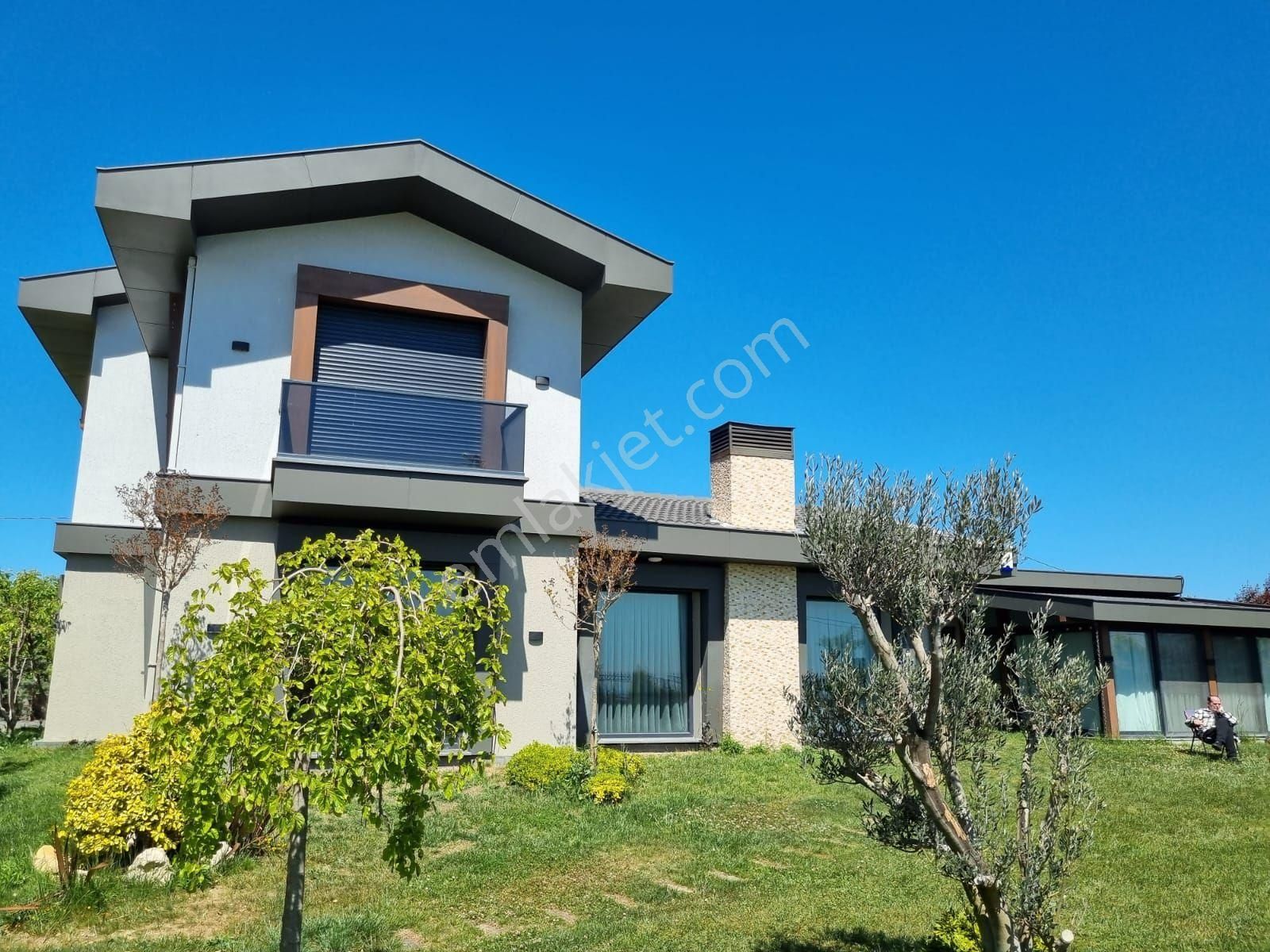 Silivri Ortaköy'de Deniz Manzaralı Müstakil Villa
