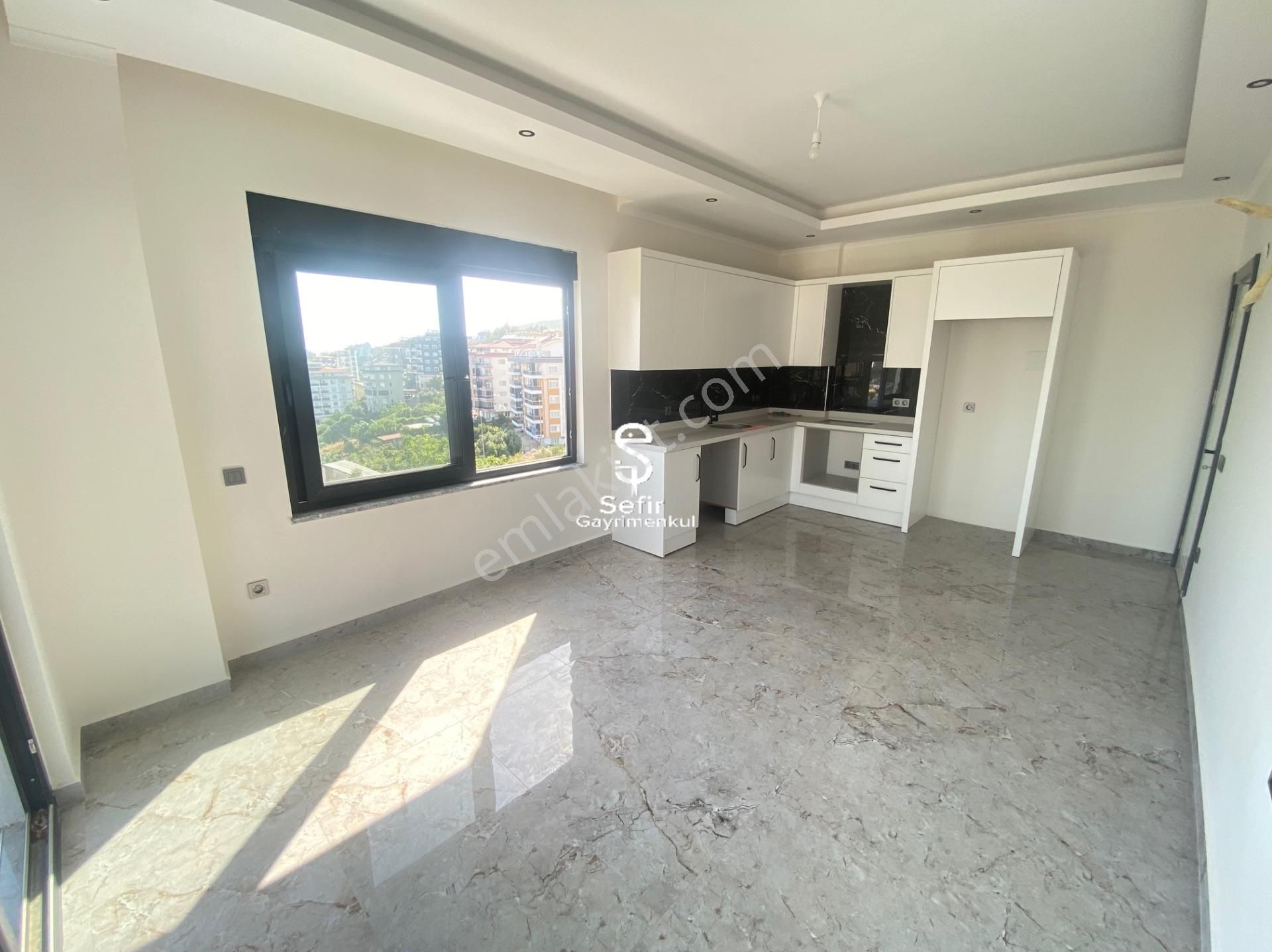 Alanya Çıplaklı'da Geniş 1+1 Kiralık Daire