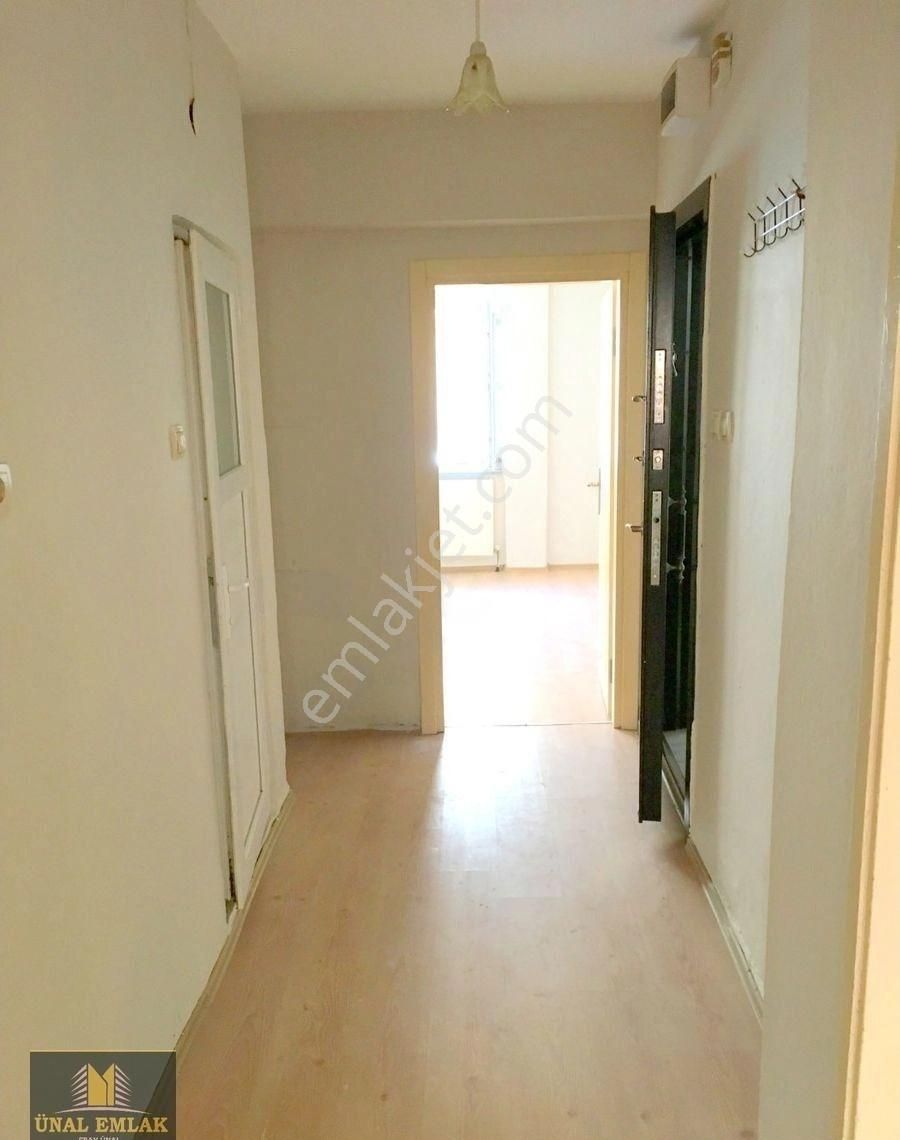 Ünal Emlak'tan Bandırma Merkezde Kiracılı Kombili Daire - Görsel 4