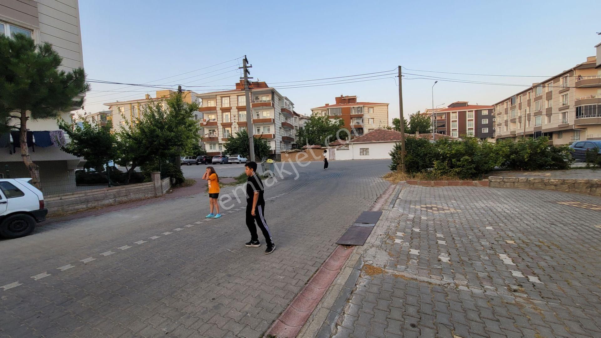 Yenice Mah.merkezi Konumda 3+1 İkinci Kat 160.m2.keyifli Bir Daire