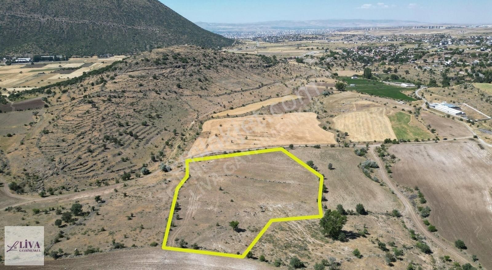 Liva'dan Akçakaya'da 17,700 M² İmara Yakın Yatırımlık Tarla
