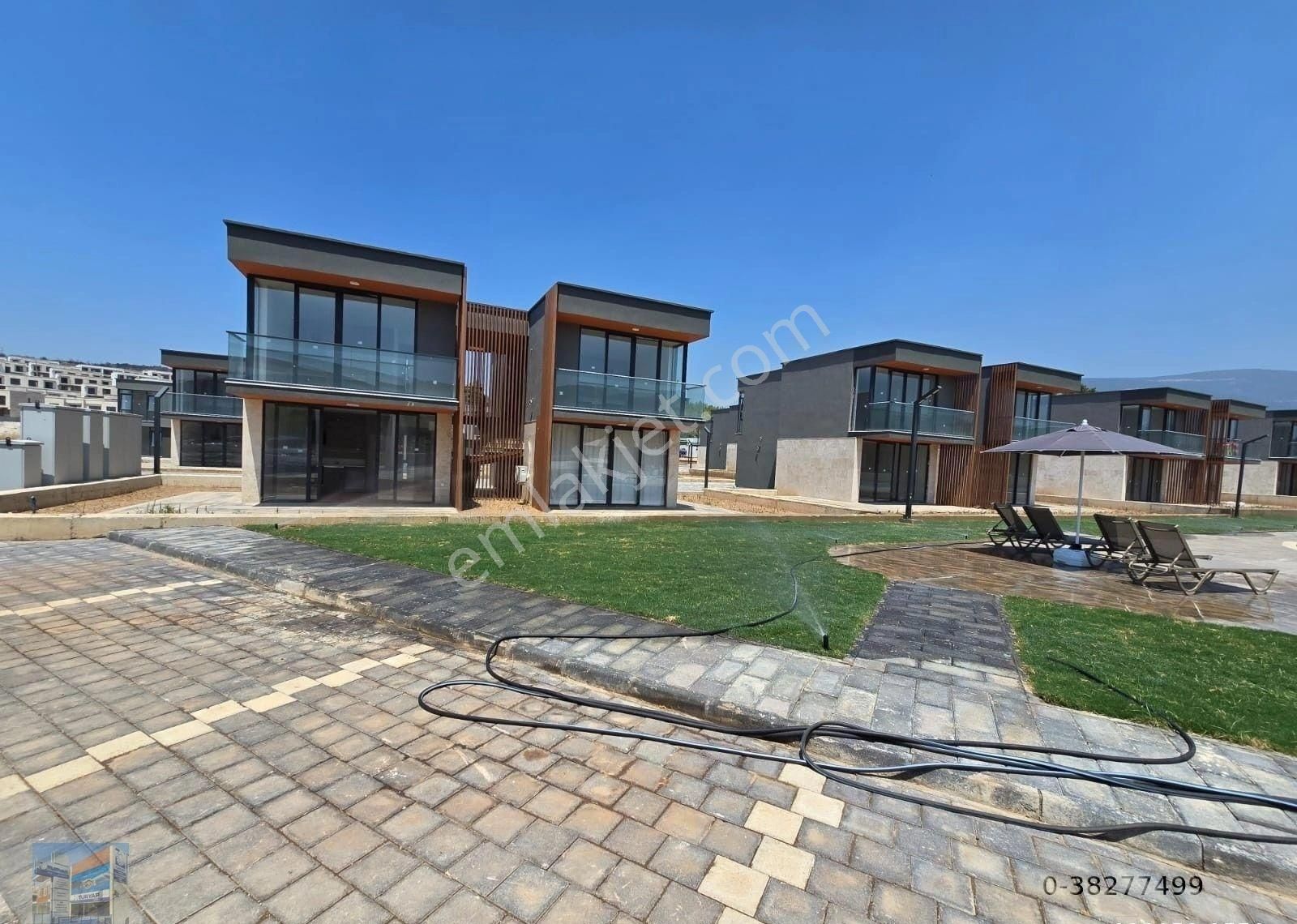 Milas Kazıklı'da Denize 400 Metre Mesafed İrisaura Sitesinde 1+1