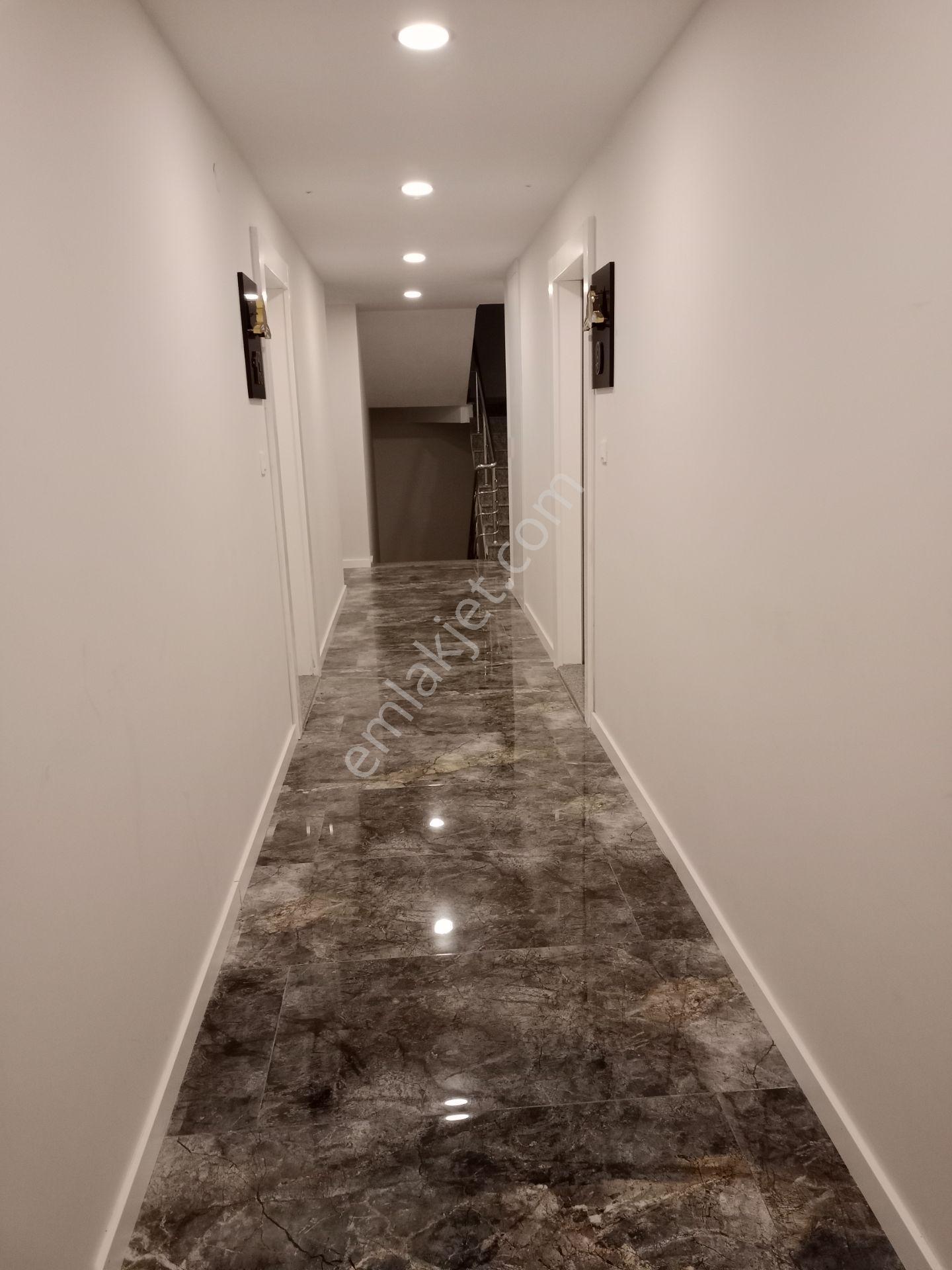 Sarımsaklı Merkezde Satılık, Lüx, 1+1 Daire, Kumsala 100 Mt - Görsel 18