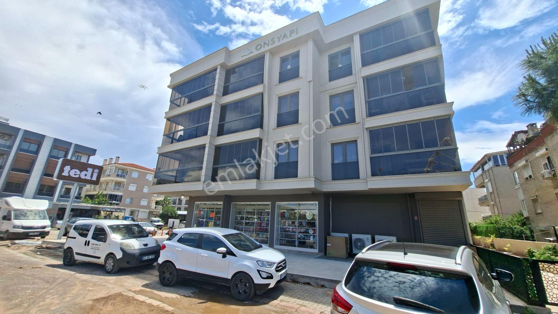Sarımsaklı Merkezde Satılık, Lüx, 1+1 Daire, Kumsala 100 Mt - Görsel 24