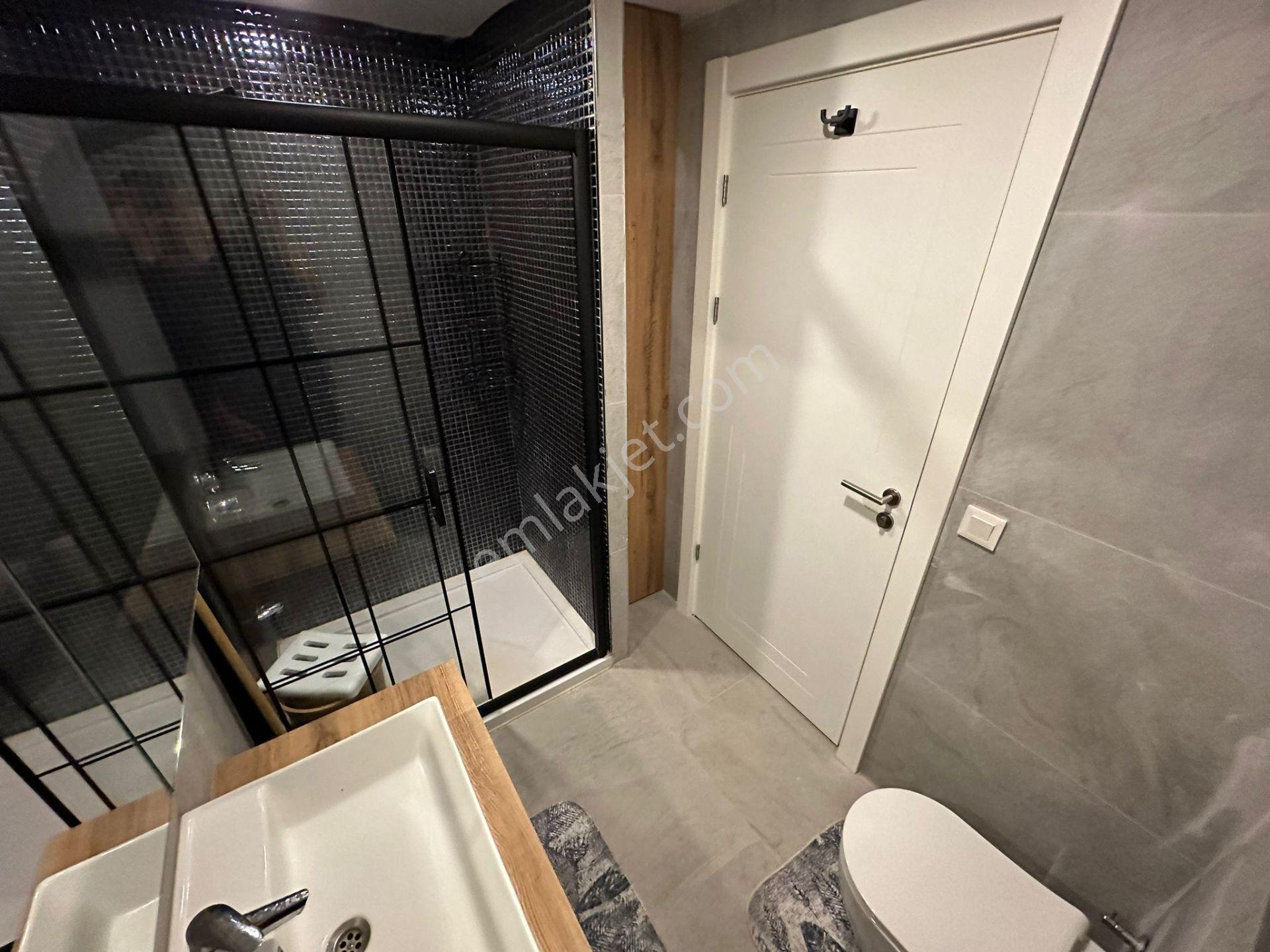Sarımsaklı Merkezde Satılık, Lüx, 1+1 Daire, Kumsala 100 Mt - Görsel 8