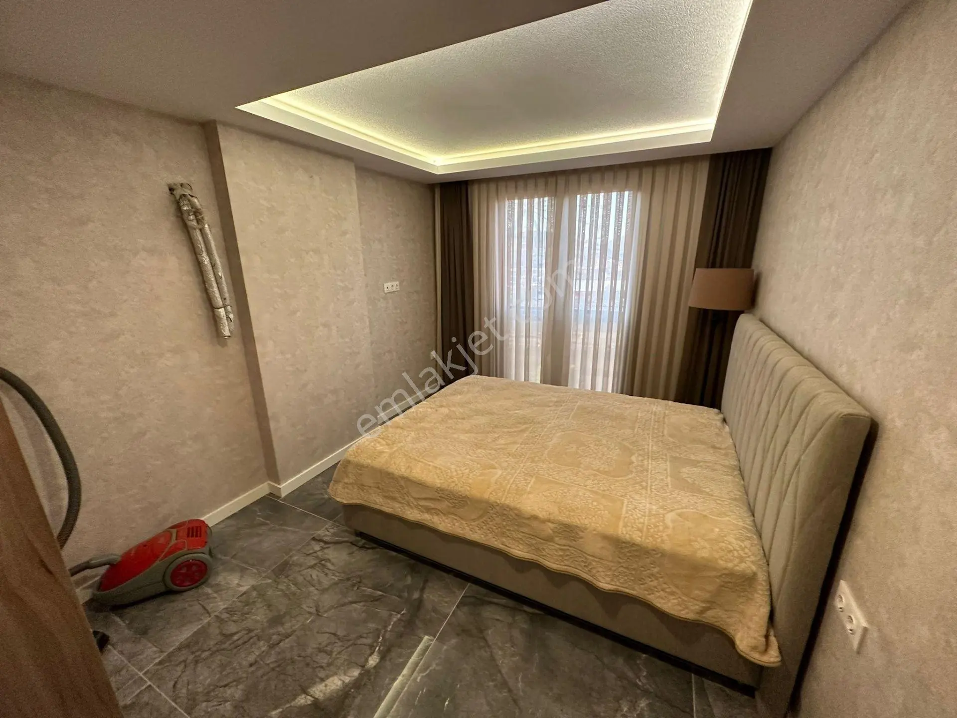 Sarımsaklı Merkezde Satılık, Lüx, 1+1 Daire, Kumsala 100 Mt