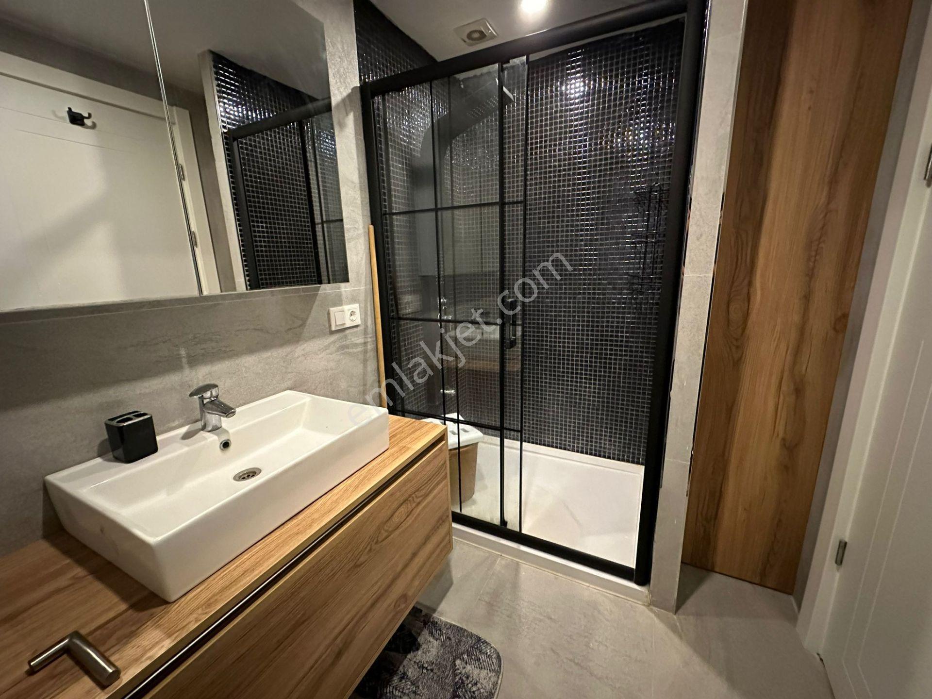 Sarımsaklı Merkezde Satılık, Lüx, 1+1 Daire, Kumsala 100 Mt - Görsel 3