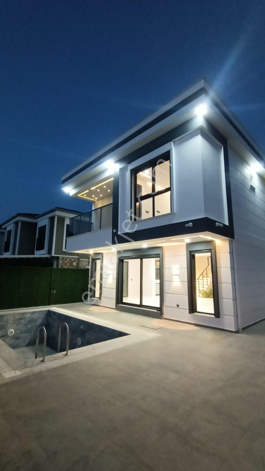 Kuşadası Kadınlar Denizinde Satılık Villa