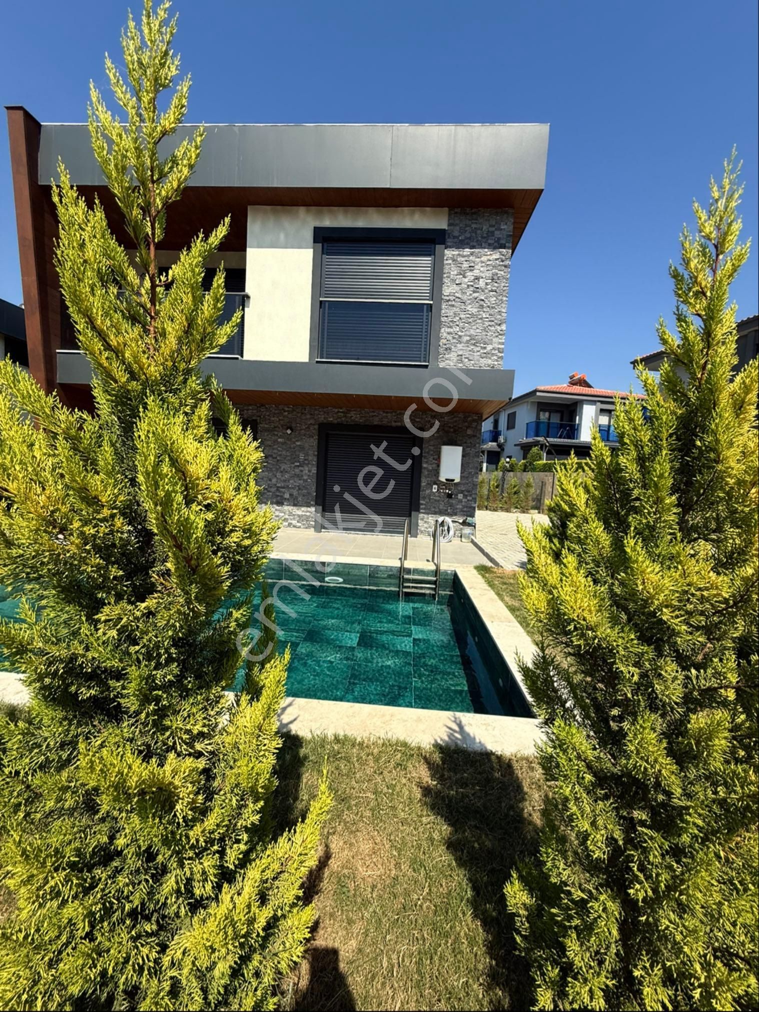 Kuşadası Karaova Bölgesinde Satılık Villa