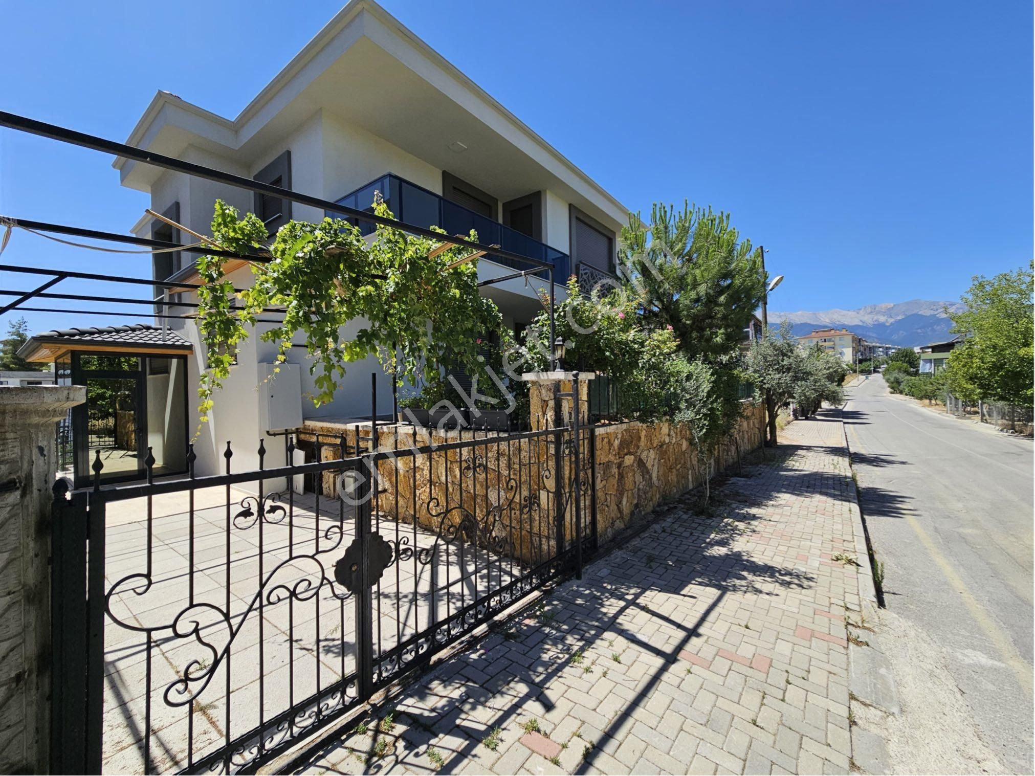 Denizli Şemikler Mevki 3 Katlı Müstakil Bina - Görsel 9