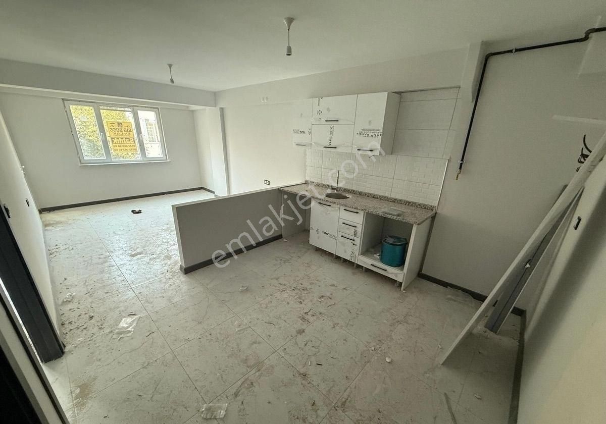 71evler Mah. Cumartesi Pazarı Yanı 1+1 55m2 Daire