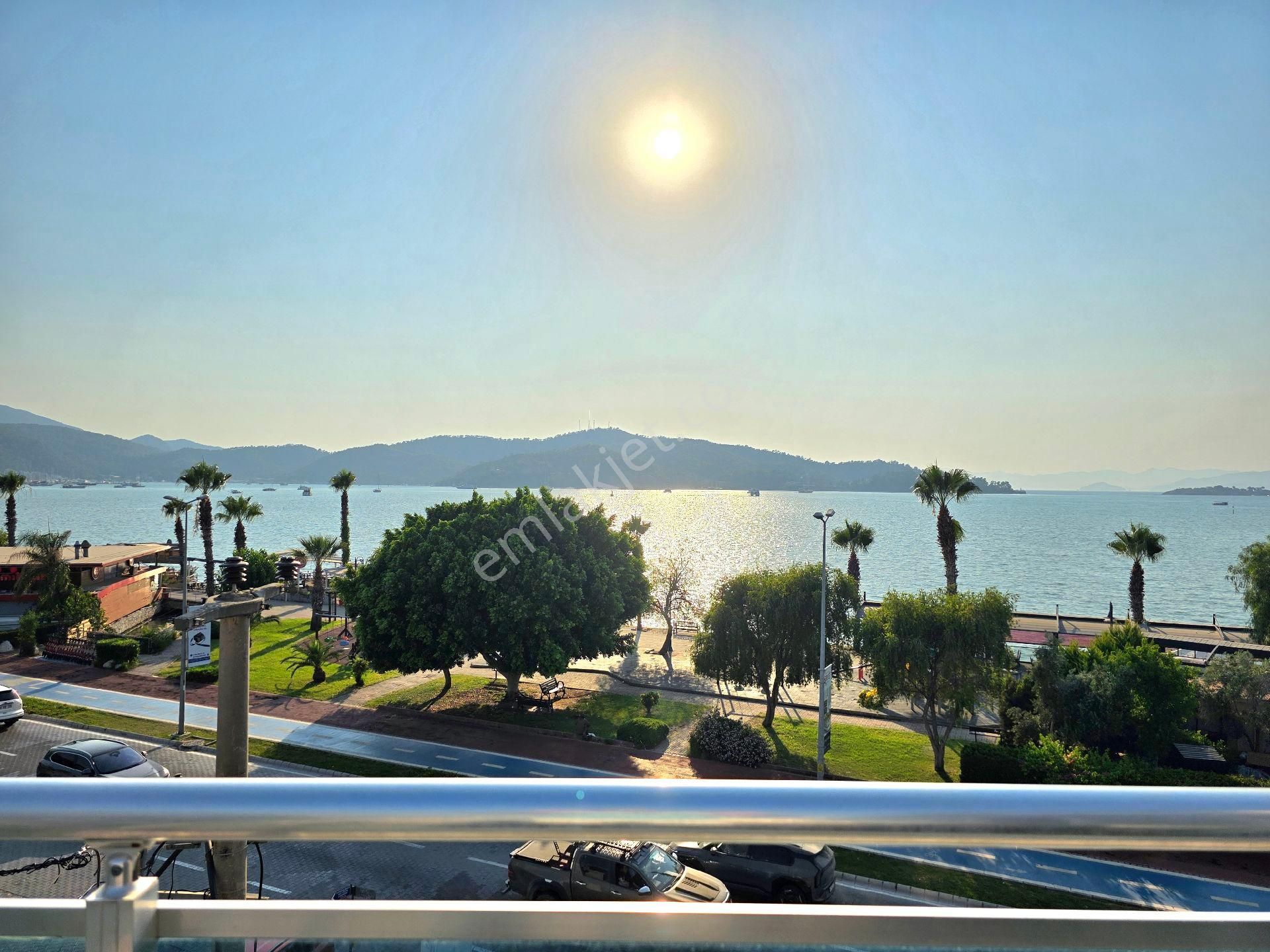 Fethiye Merkez'de Denize Sıfır 1+0 65m2 Eşyalı Stüdyo Daire