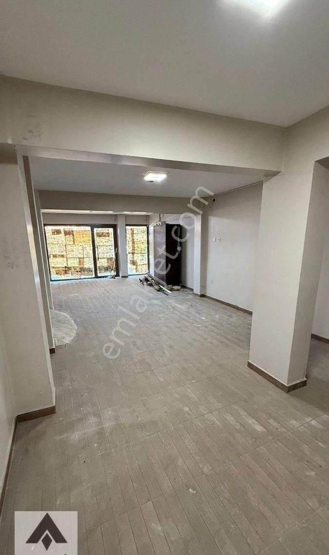 Osmangazi Pınarbaşı Mahallesi Ana Cadde Üstü Park Karşısı İşyeri