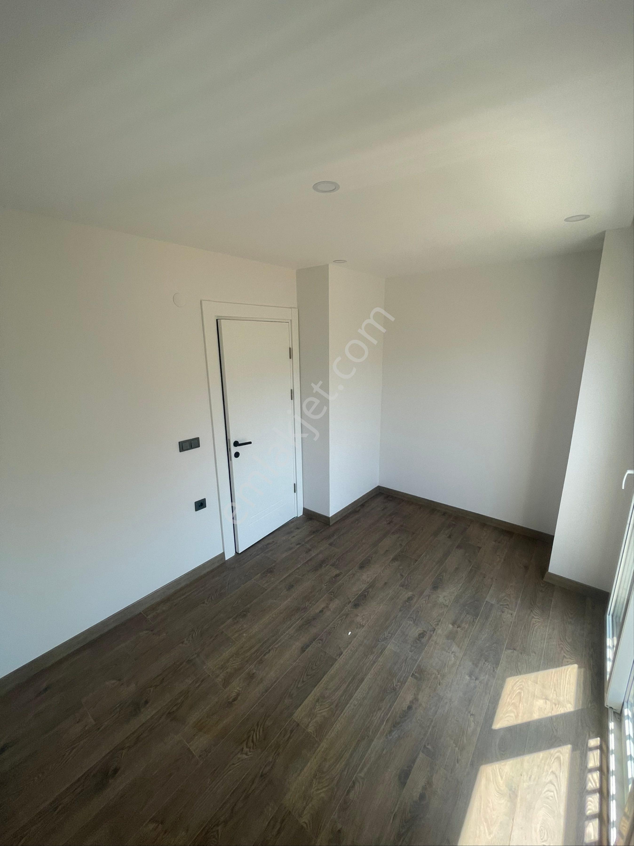Davutlar Merkezi Konum Caddeye Yakın Denize 3 Km Sıfır Daire 1+1 50 M2 Satılıktır - Görsel 8