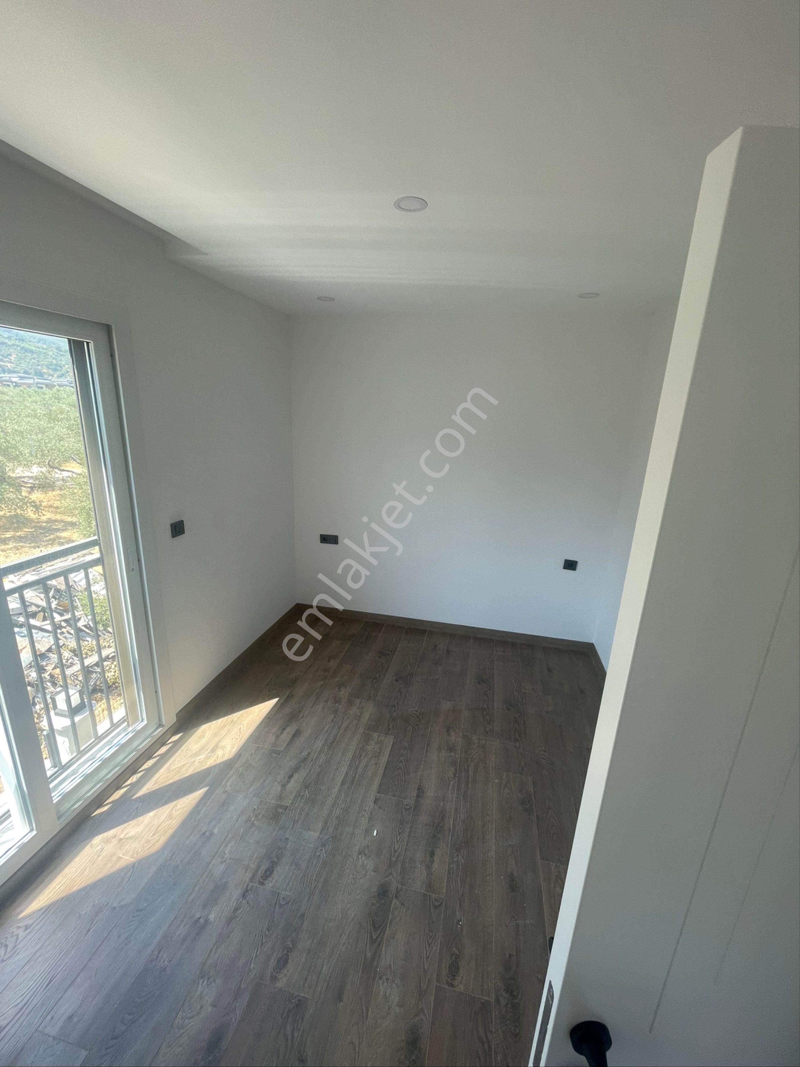 Davutlar Merkezi Konum Caddeye Yakın Denize 3 Km Sıfır Daire 1+1 50 M2 Satılıktır - Görsel 6