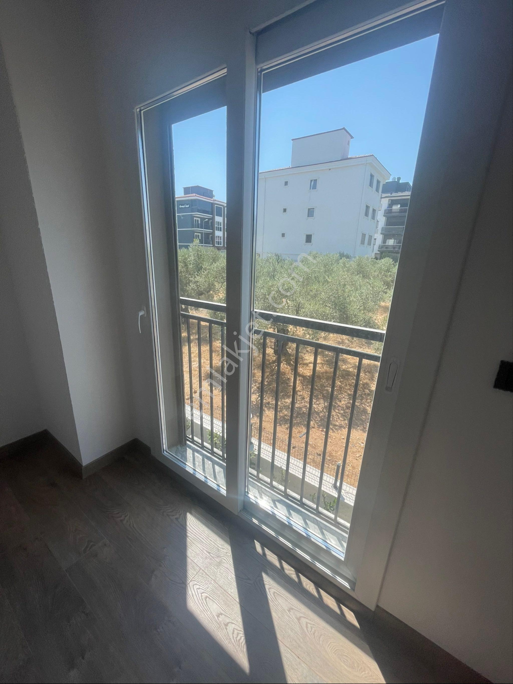 Davutlar Merkezi Konum Caddeye Yakın Denize 3 Km Sıfır Daire 1+1 50 M2 Satılıktır - Görsel 7