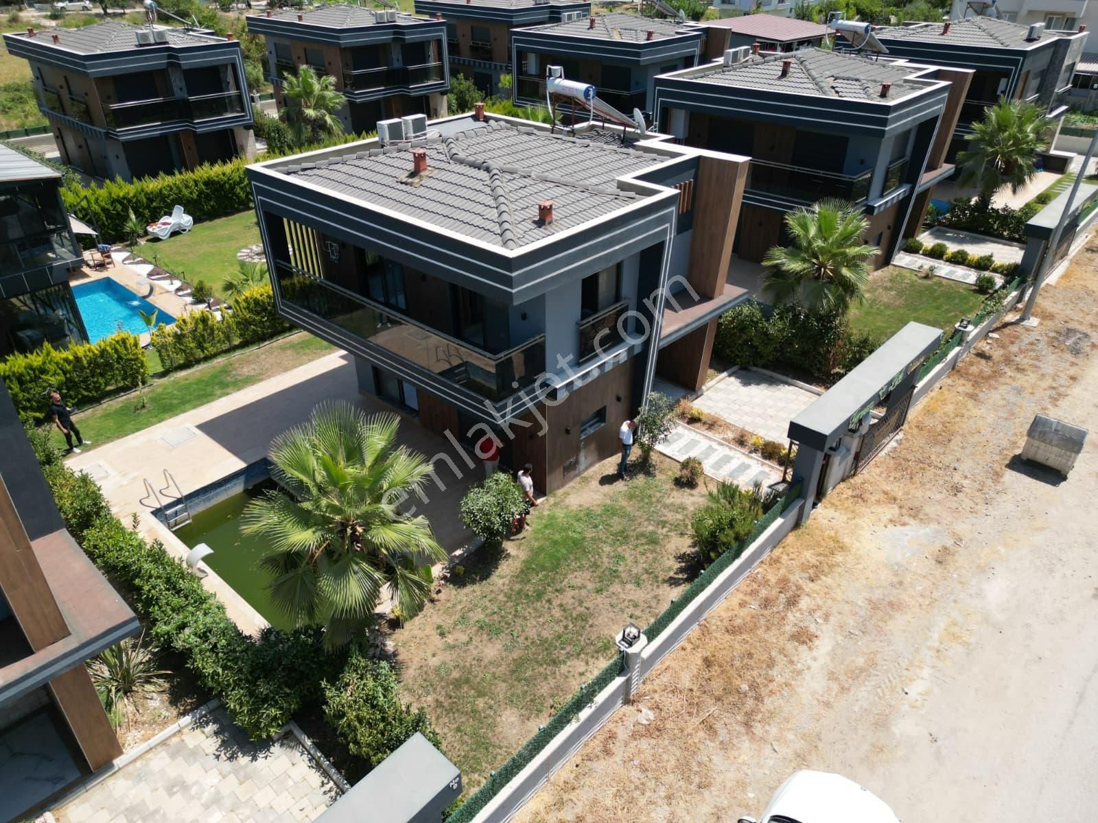 Özel Havuz/otopark-330 M2 Bahçe-yerden Isıtma-akıllı Ev-tamamı Mustakıl Fırsat Villa