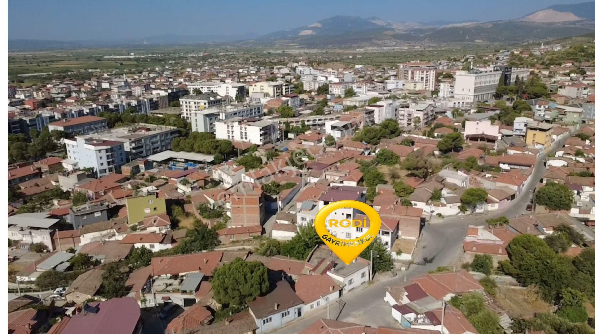 Kınık Osmaniye Mahallesi'nde Satılık Müstakil Tapulu Arsa Üzerinde 2 Ev