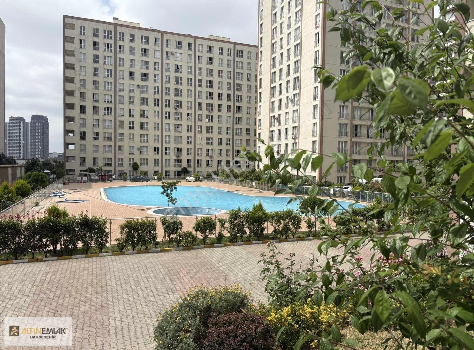 Bahçeşehir Maximoon Sitesi 1+1 Eşyalı Havuz Cephe Satılık Daire
