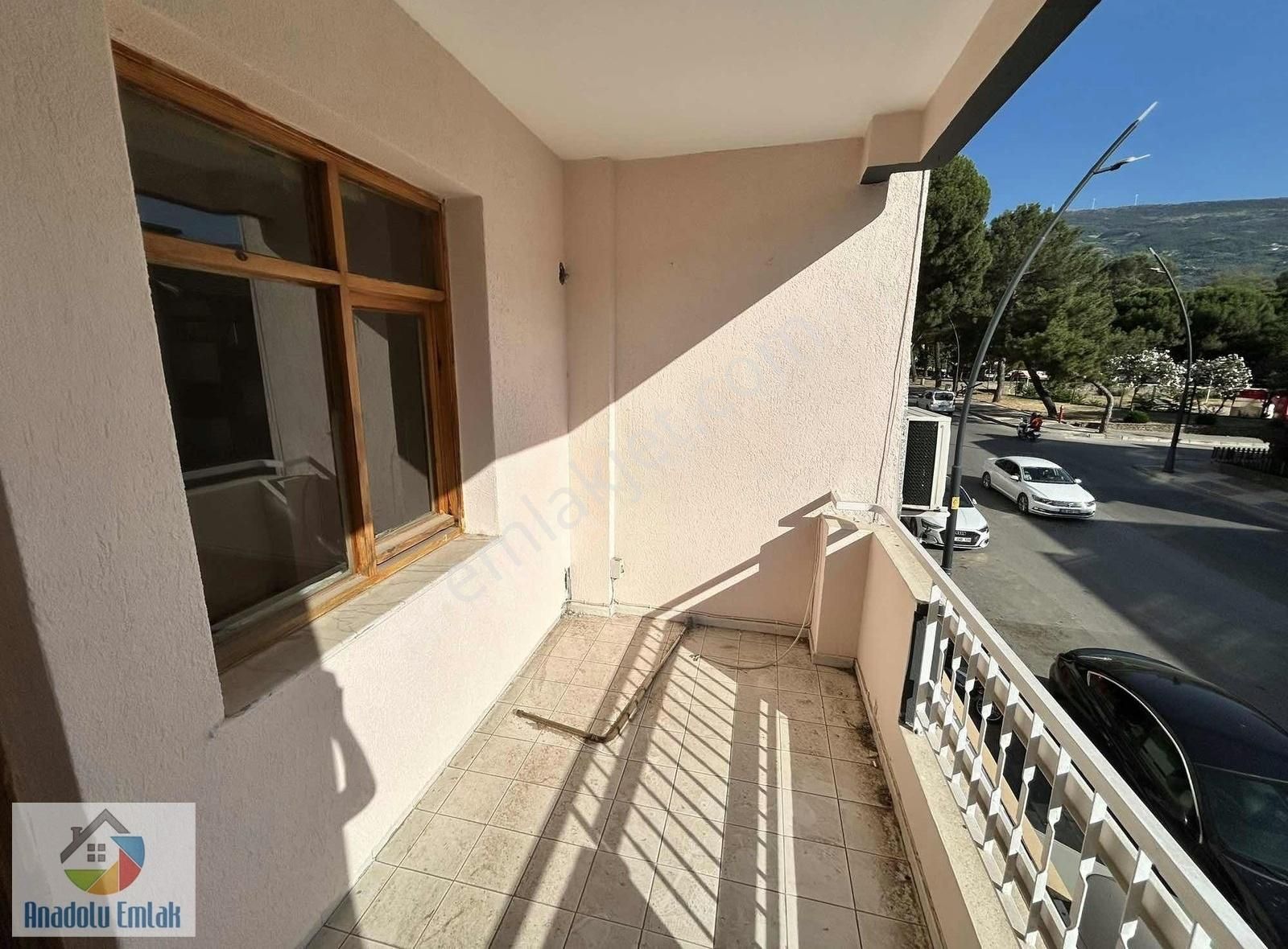 Anadolu Emlak'tan İstasyon Caddesi Üzeri 3+1 Kiralık Daire
