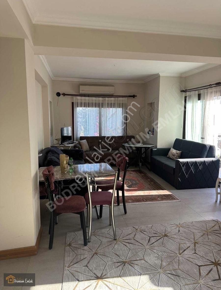 Bodrum Merkez Türkkuyusu Mah Havuzlu Eşyalı 3+1 Site İçi Daire.