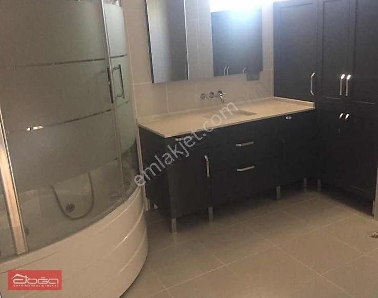 Çekmeköy Merkez Mah. Müstekil Havuzlu Satılık Villa