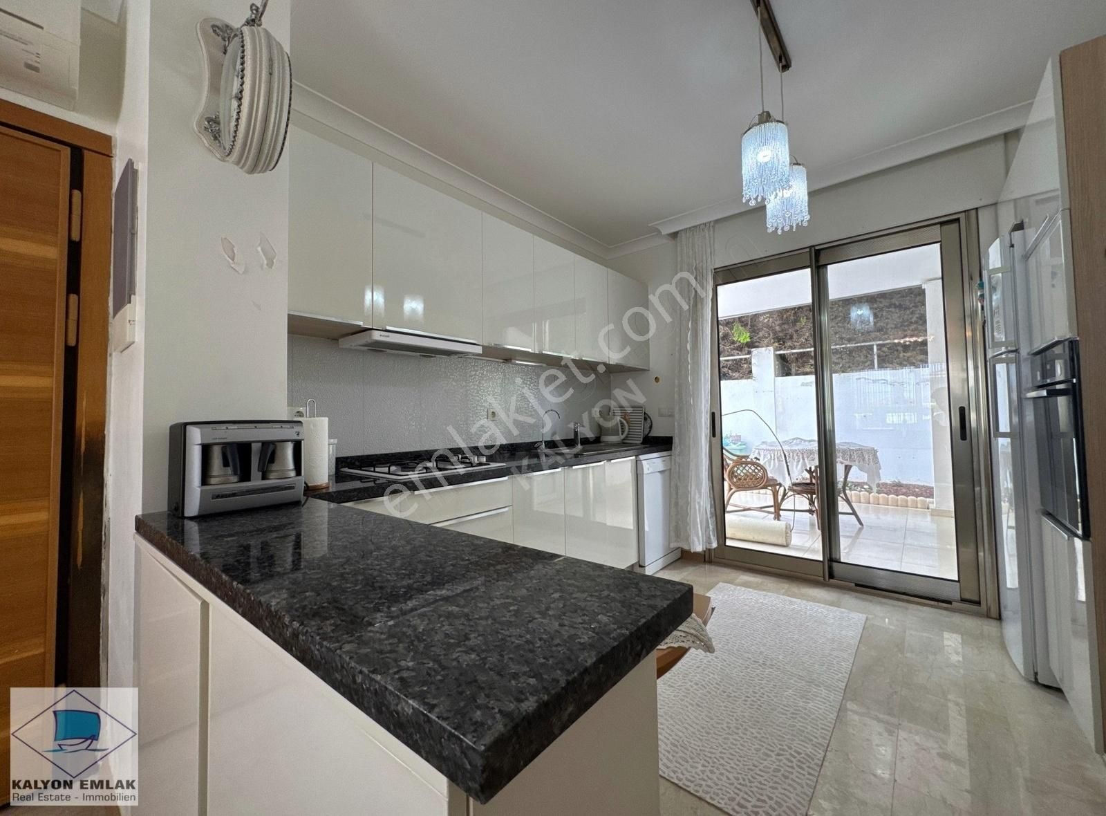 Alaçatı'da Satılık Aynı Parselde İki Adet Havuzlu Lüx Villa - Görsel 16