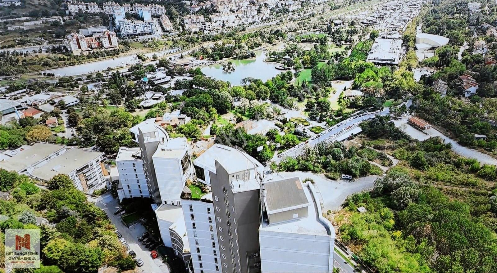 Bahçeşehir Locada Gölet Manzaralı 3+1 Satılık Daire