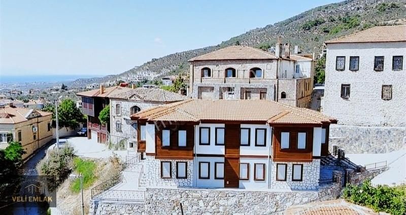 Altınoluk Köyünde Deniz Ve Dağ Manzaralı Muhteşem Villalar