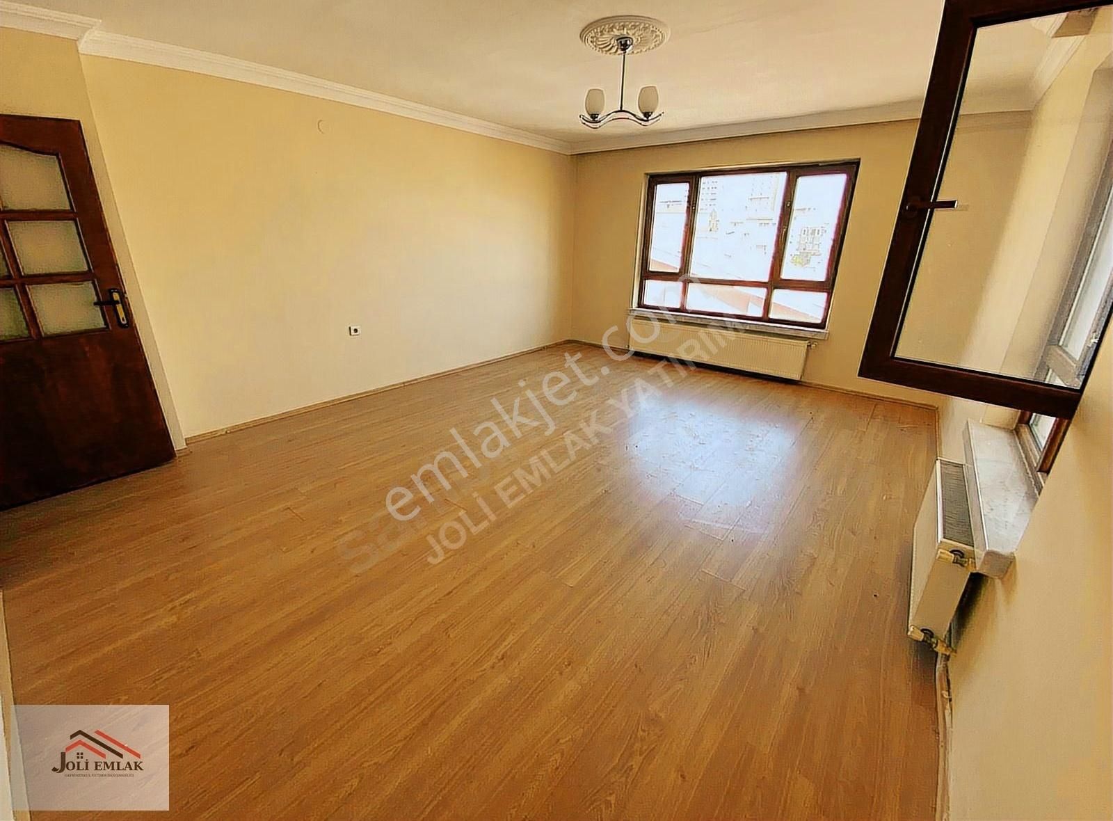 Özlem Caddesi Üzeri Orta Kat 3+1 Kiralık Daire