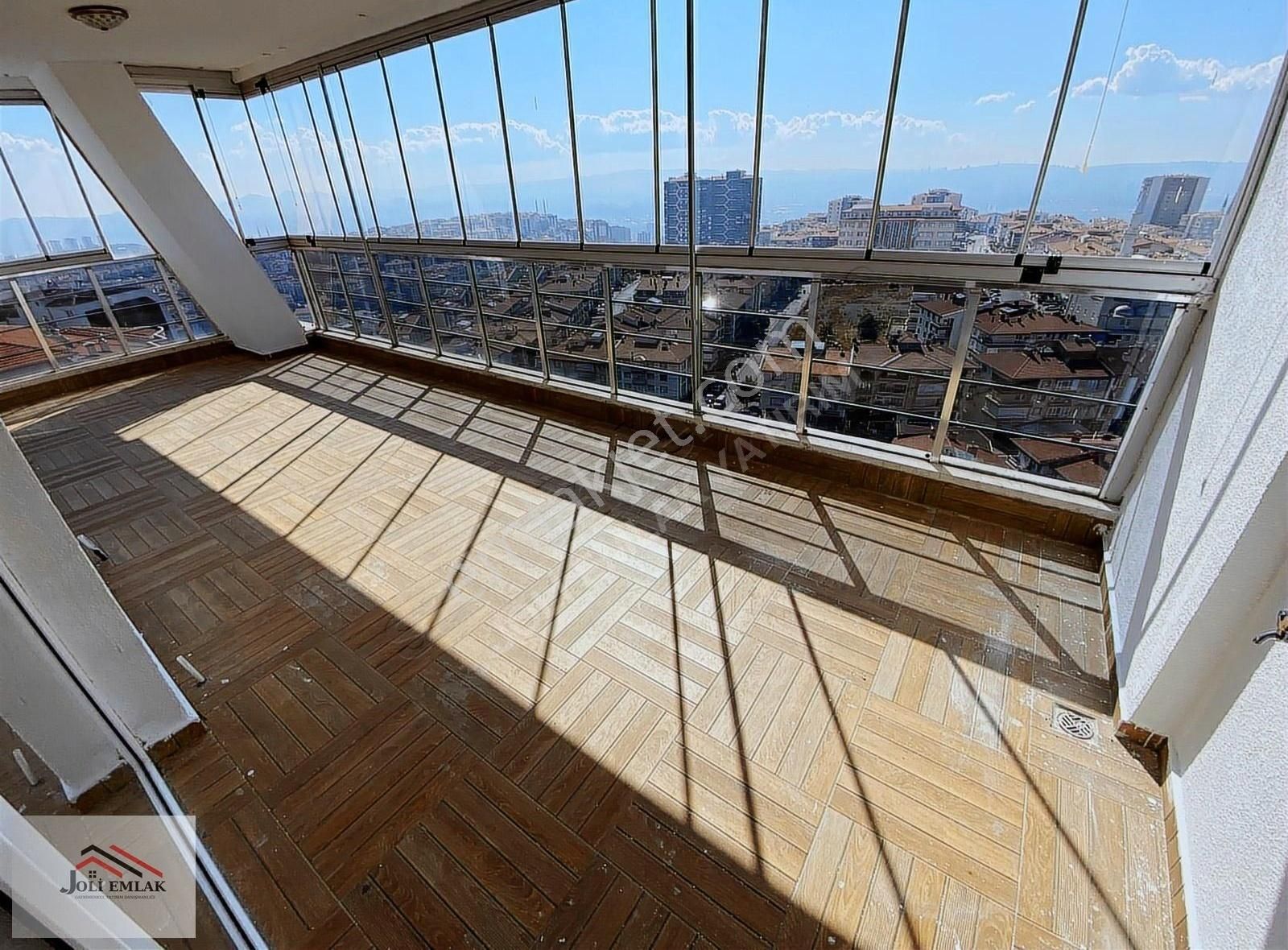 Sancaktepe'de Ankara Manzaralı 4+1 Site Dairesi