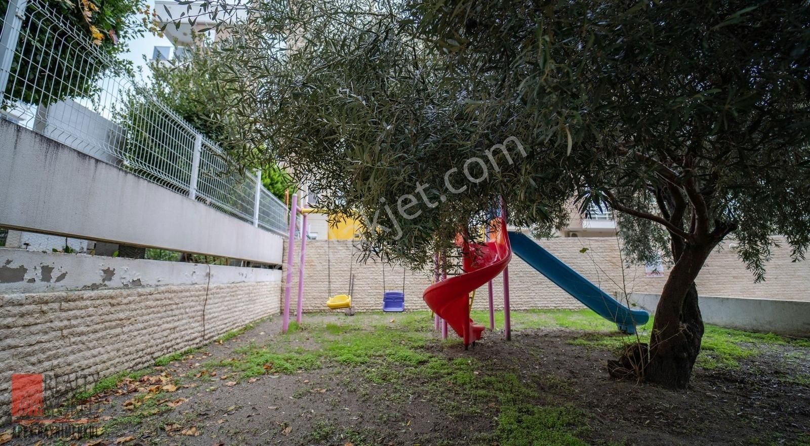 Konyaaltı Hurma Mahallesi Havuzlu Site İçi Arakat Kiralık Daire
