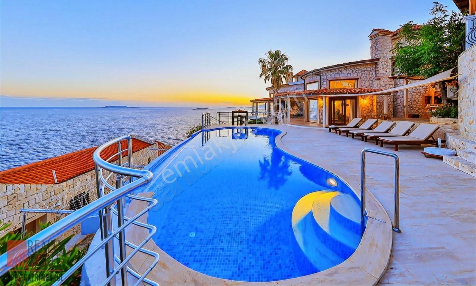 Kaş Yarımada Meis Manzaralı Müstakil Havuzlu Triplex Villa - Görsel 24