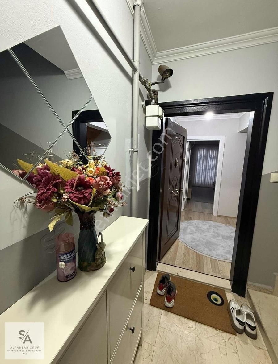 Sefaköy Merkez'de Eşyalı Satılık 4+2 Dubleks Daire