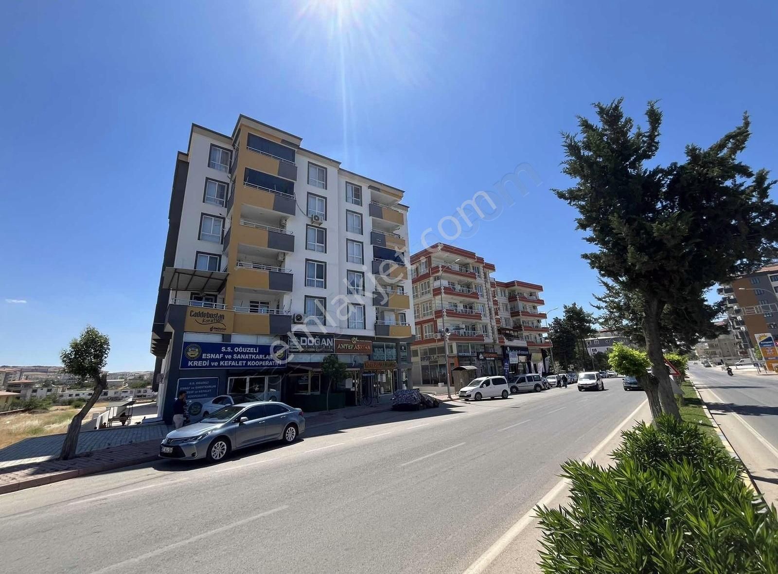 Oğuzelinde Ana Caddeye Cepeli Geniş Ve Ferah 3+1 Fırsat Daire