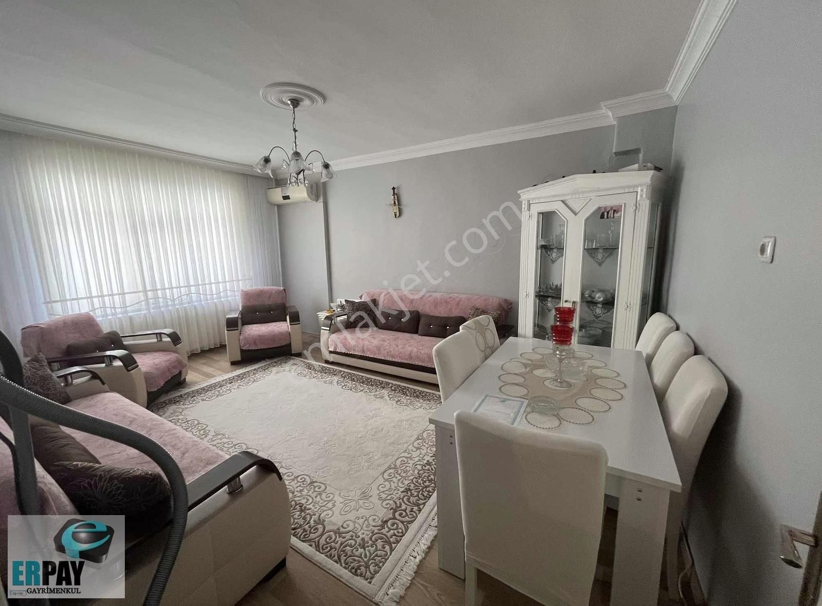 Erpay'dan Dört Yolda Satılık 2+1 100m2 1.kat Daire