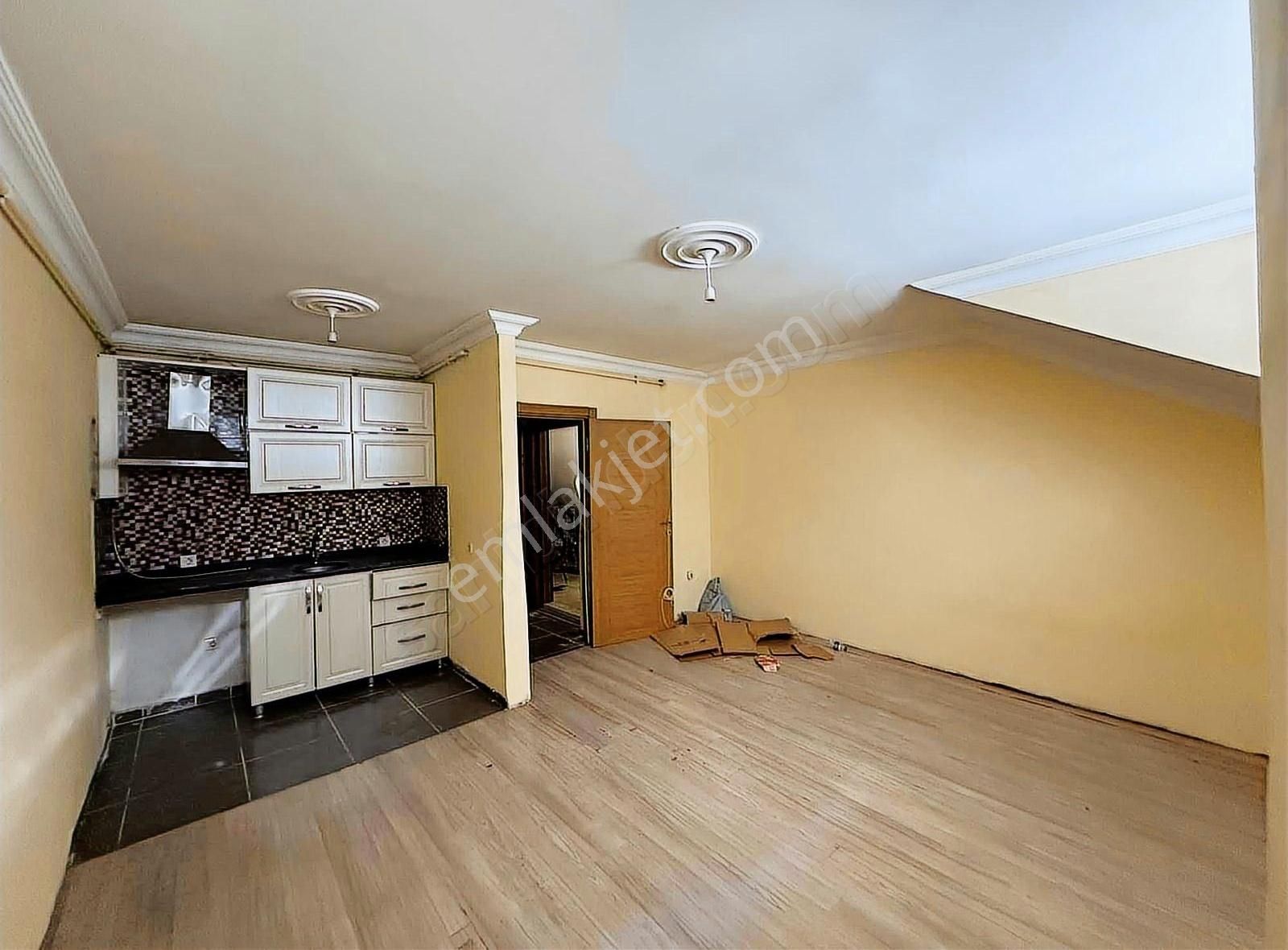 M.akif'de İskanlı Yeni Daire 1+1 Bahçeli Güney Cephe - Görsel 5