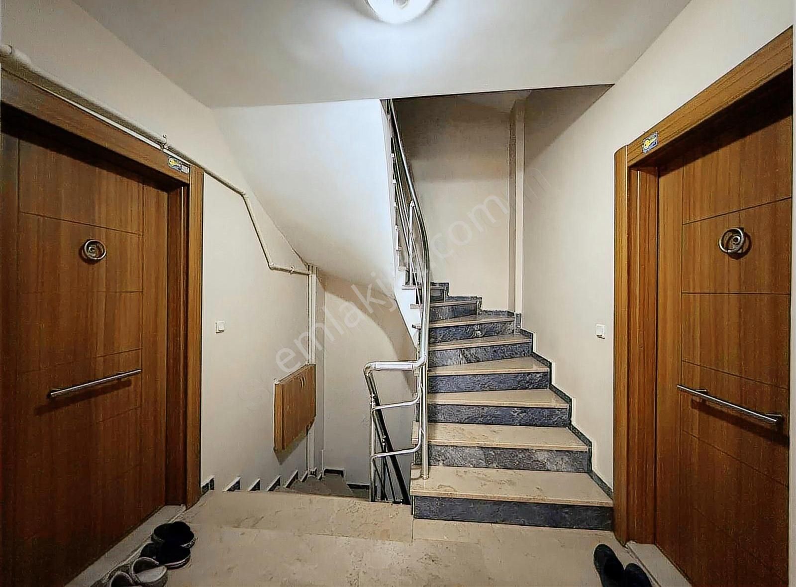 M.akif'de İskanlı Yeni Daire 1+1 Bahçeli Güney Cephe - Görsel 2