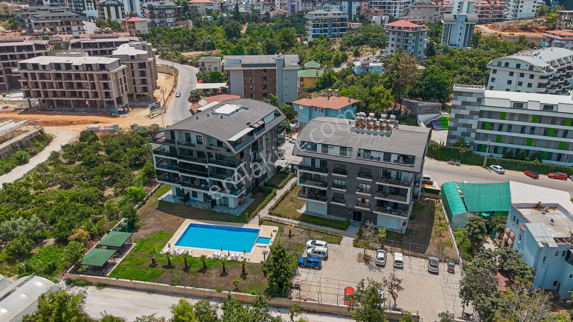 Alanya Oba 3+1 165m2 Eşyasız Aktiviteli Satılık Daire