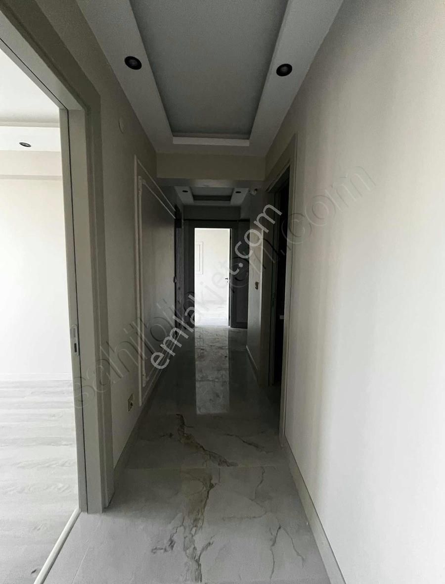 Akdeniz Den Anayol Üzeri Sıfır Lüx Satılık 2,5+1 Daire