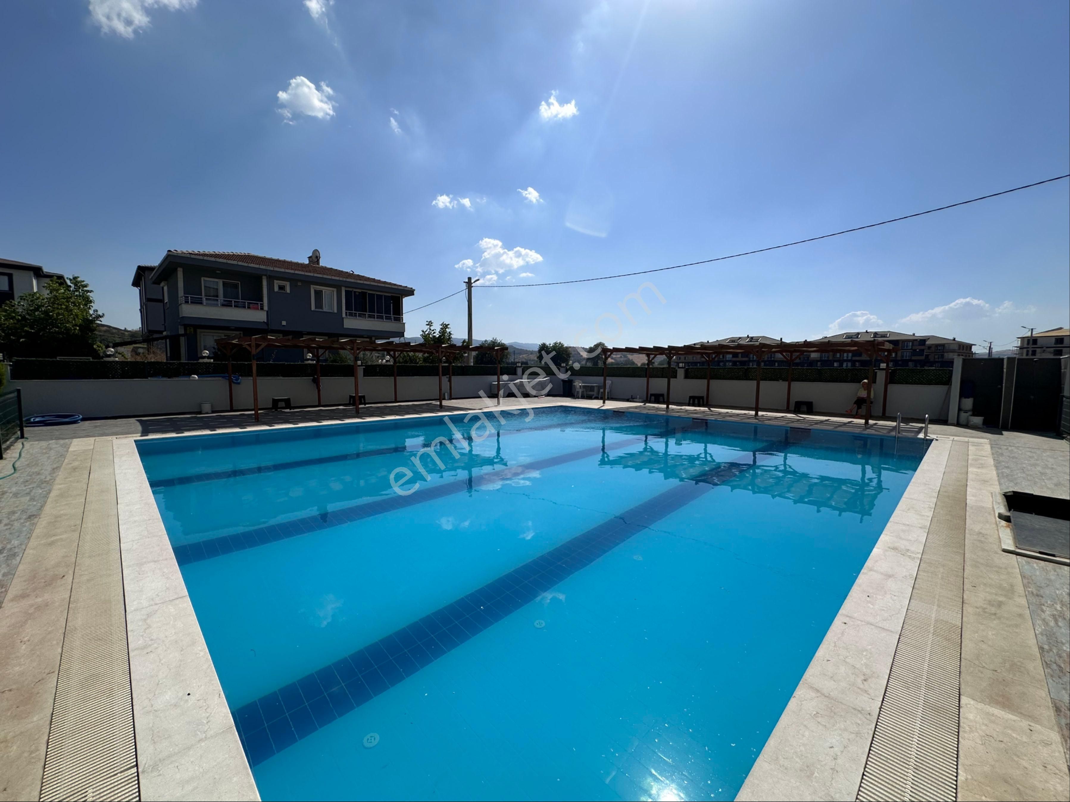 Kumbağ Da Havuzlu Site İçerisinde Satılık 1+1 Daire