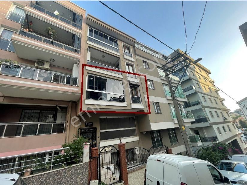 İzmir Konak Zafertepe Mahallesinde Cadde Yakını Kiralık Daire!