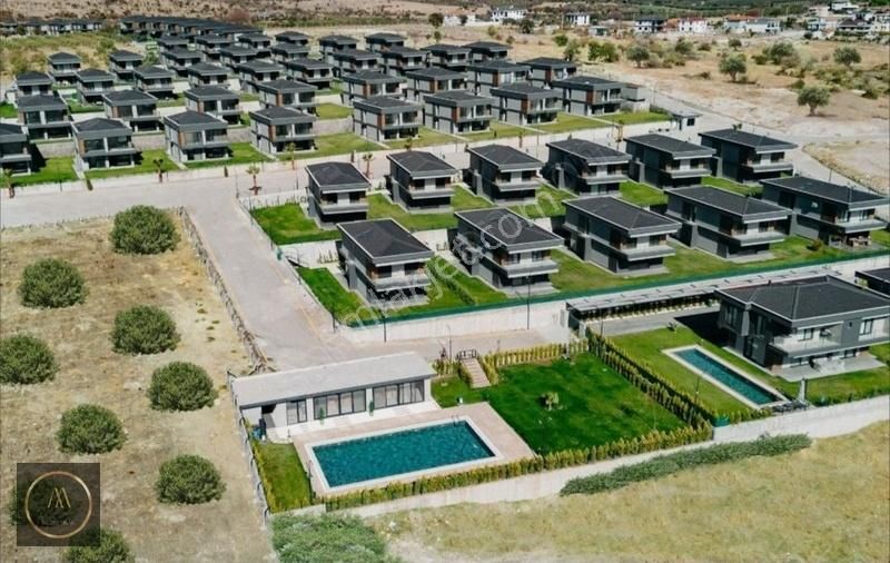 Noran Village Te Satılık Köşe Villa