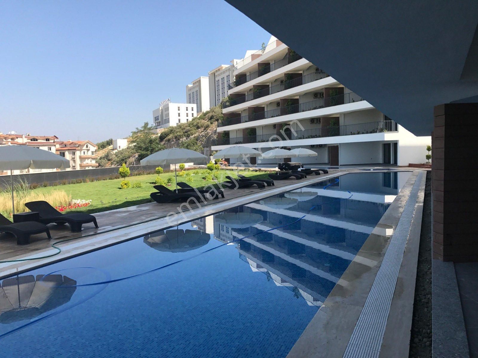 Bahçeli Ve Deniz Manzaralı Satılık 3+1 Daire