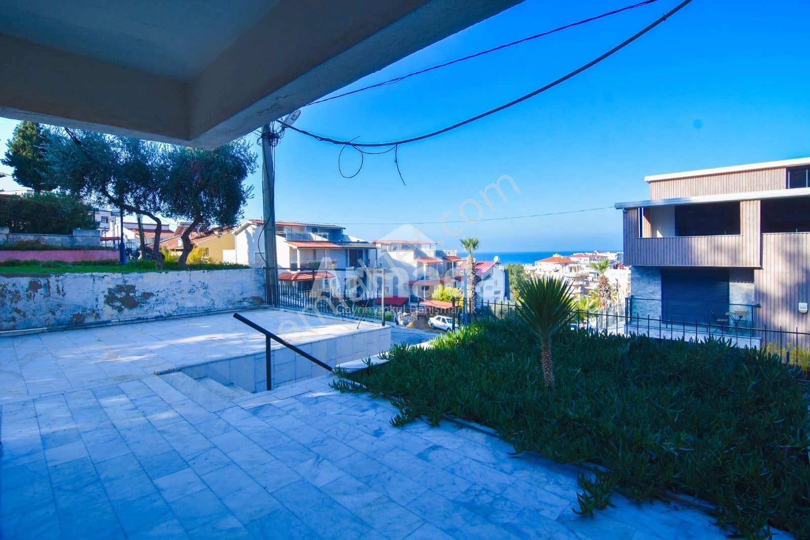 Kuşadası Merkez'de Zeminden Deniz Manzaralı Villa - Görsel 30